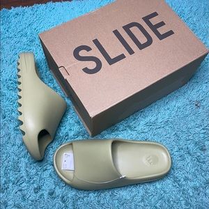 Adidas Yeezy Slides “Resin” Tan